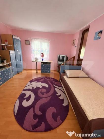 Casă cu 7 camere cu Teren 3940 Mp în Central