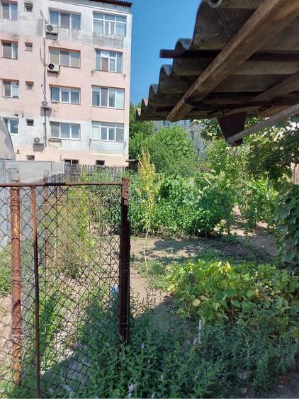 Casă cu 3 camere cu Teren 400 Mp în Central