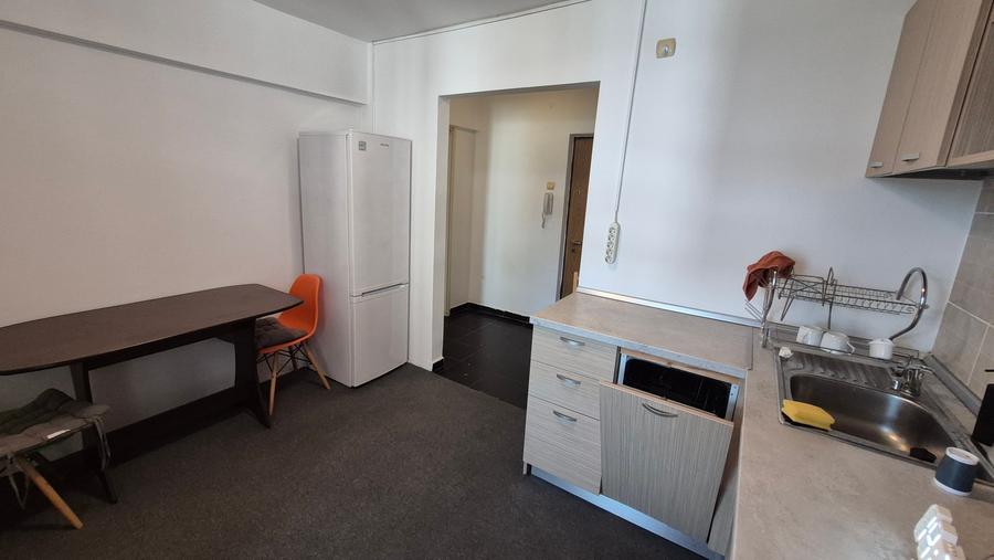 Apartament cu 2 camere semidecomandat în Brâncoveanu