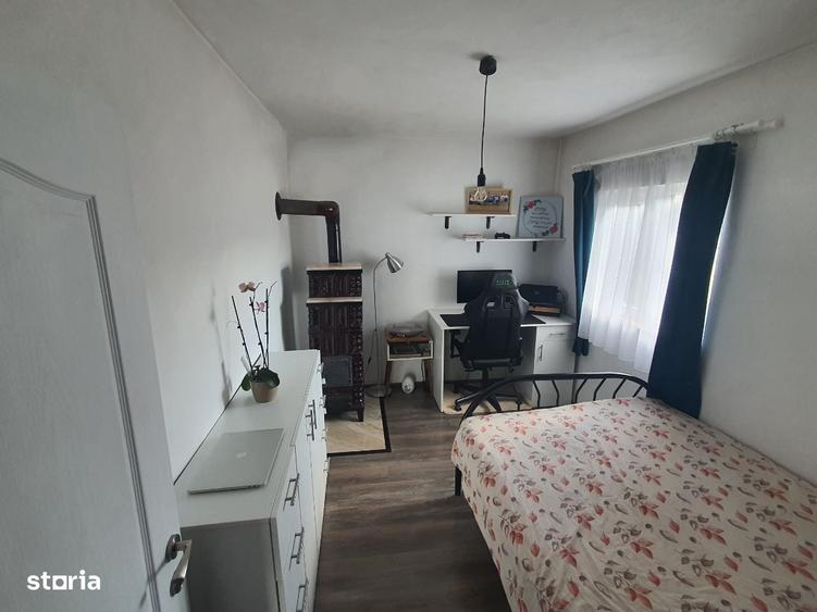 Casă cu 3 camere în Dealu Negru