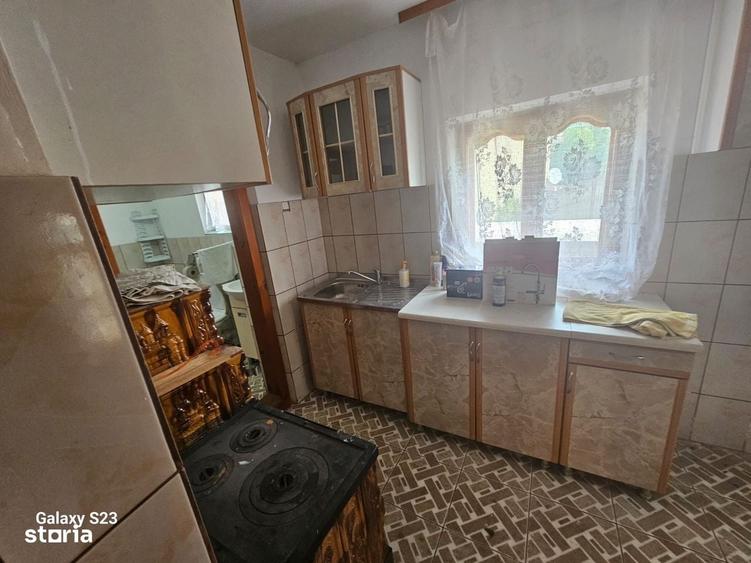Casă cu 4 camere în Păstrăveni