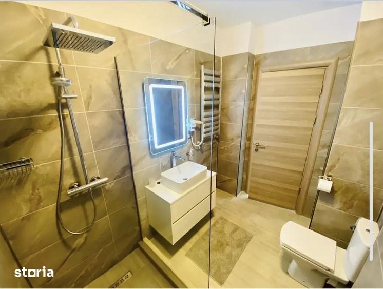 Apartament cu 3 camere decomandat în Far
