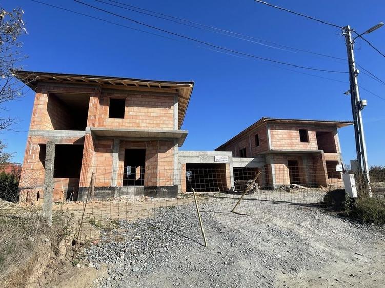 Casă cu 4 camere cu Teren 173 Mp în Exterior Vest