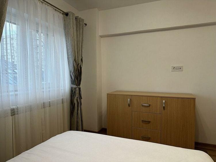 Apartament cu 2 camere semidecomandat în Banu Manta