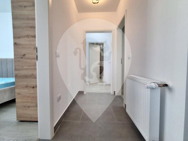 Apartament cu 3 camere decomandat în Tractorul