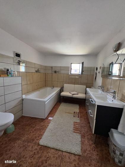 Casă cu 4 camere cu Teren 381 Mp în Agigea