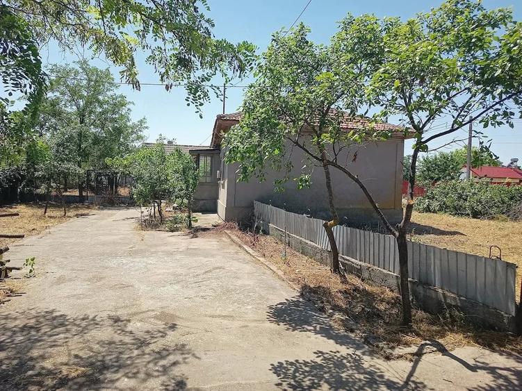 Casă cu 3 camere cu Teren 3500 Mp în Baia
