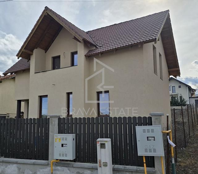 Casă individuală cu 4 camere cu Canalizare în Câmpenești
