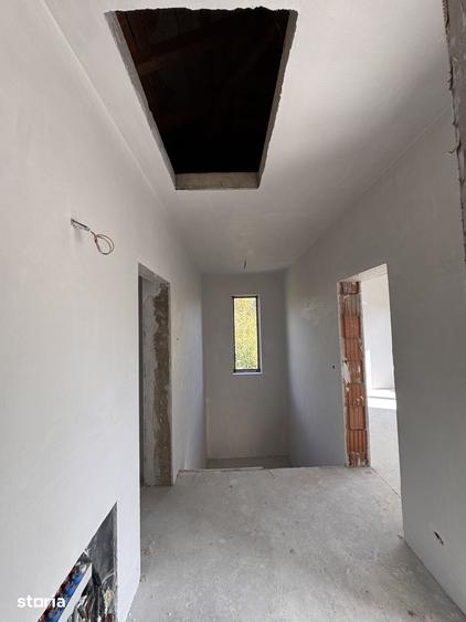 Casă cu 5 camere decomandat cu Teren 380 Mp în Giroc