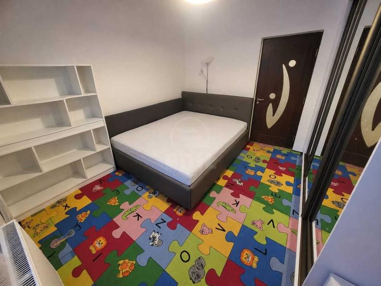 Apartament cu 3 camere decomandat în Florești