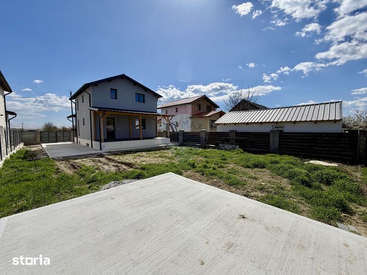 Casă cu 3 camere cu Teren 400 Mp în Golești