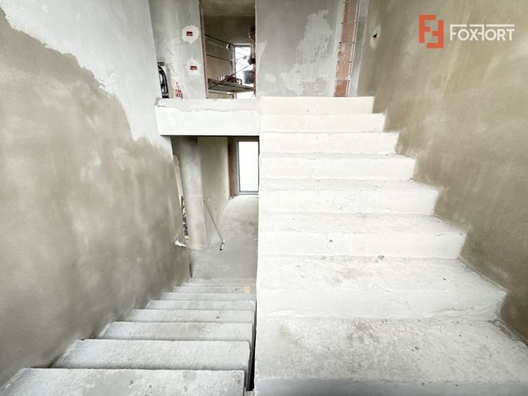 Casă individuală cu 4 camere cu Canalizare în Săcălaz