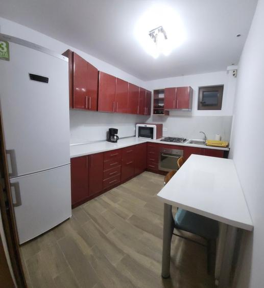 2 camere zona Centru preț 550 euro - 1