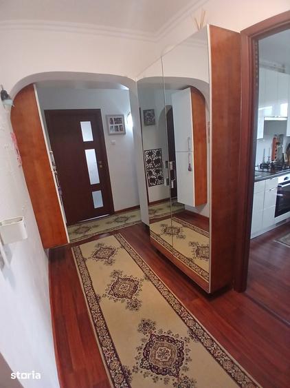 Apartament cu 4 camere decomandat în Berceni