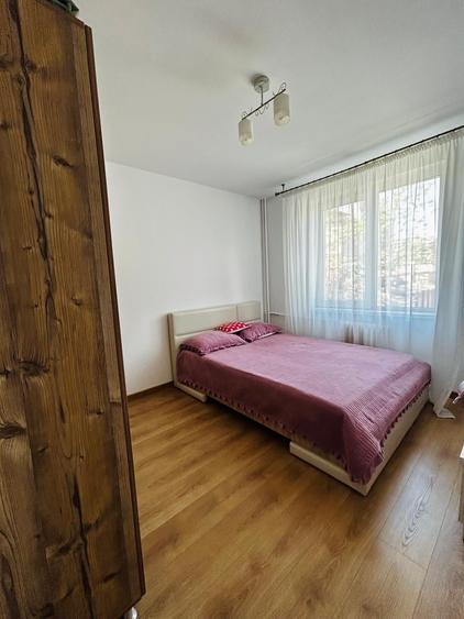 Apartament cu 4 camere semidecomandat, mobilat în Apărătorii Patriei