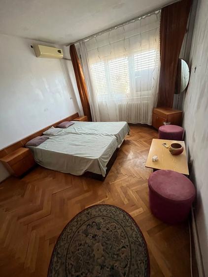 Apartament cu 4 camere decomandat în Bălcescu