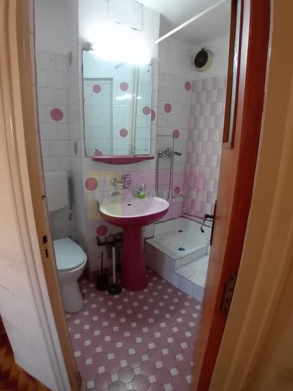 Apartament cu 4 camere decomandat în Libertății