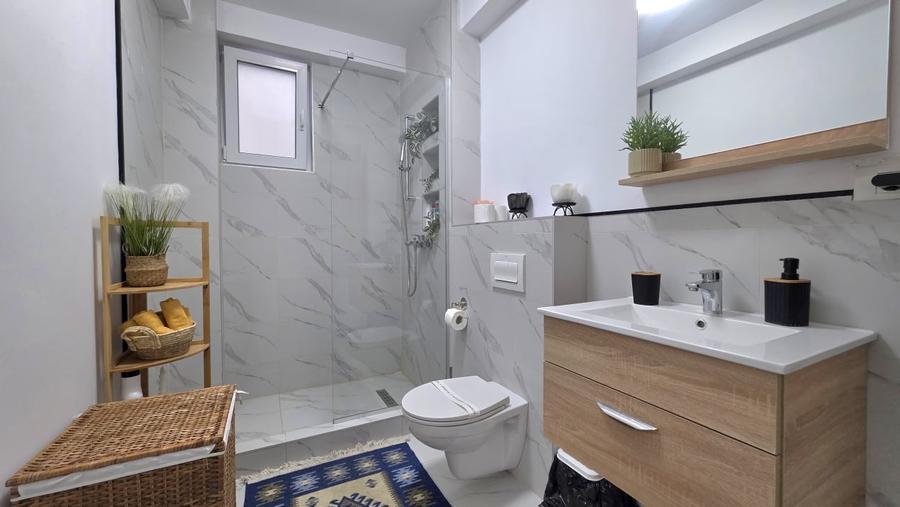 Apartament cu 2 camere semidecomandat, mobilat în Mamaia-Sat
