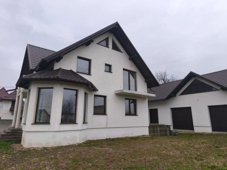 Casă individuală cu 7 camere cu Garaj în Marginea