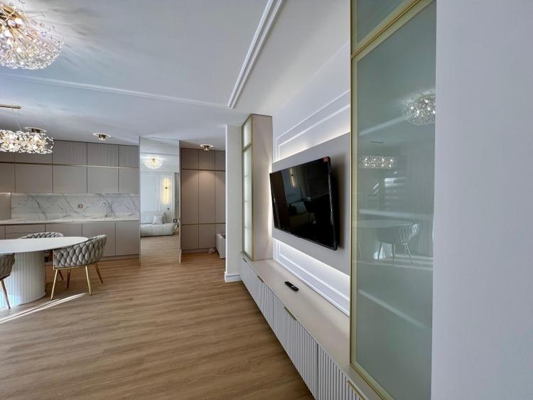 Apartament cu 3 camere decomandat, mobilat în Între Lacuri