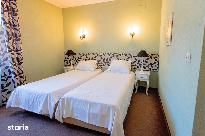 Casă cu 10 camere cu Teren 2000 Mp în Central