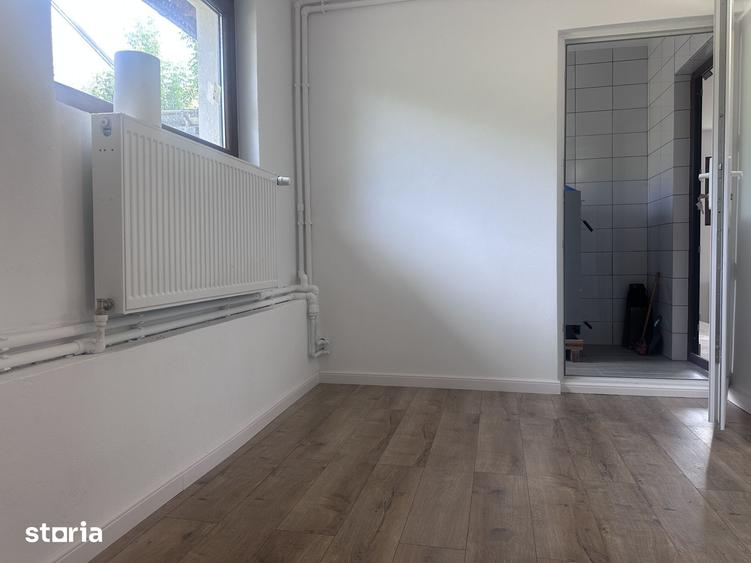 Casă cu 6 camere cu Teren 1532 Mp în Gura Vadului