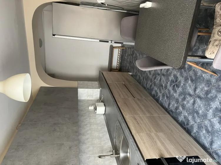 Apartament cu 3 camere decomandat în Astra