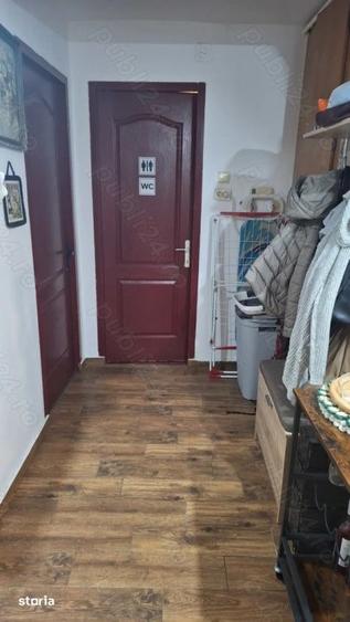 Apartament cu 3 camere semidecomandat în Botizului