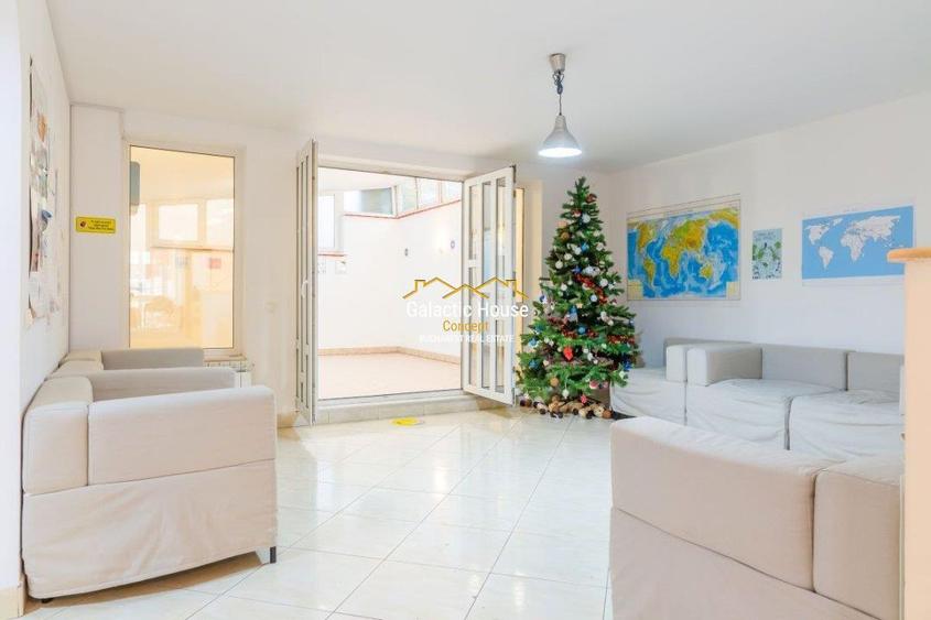 Casă cu 12 camere cu Teren 350 Mp în Central