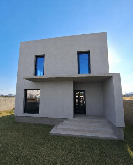 Casă individuală cu 5 camere cu Teren 270 Mp în Exterior Vest