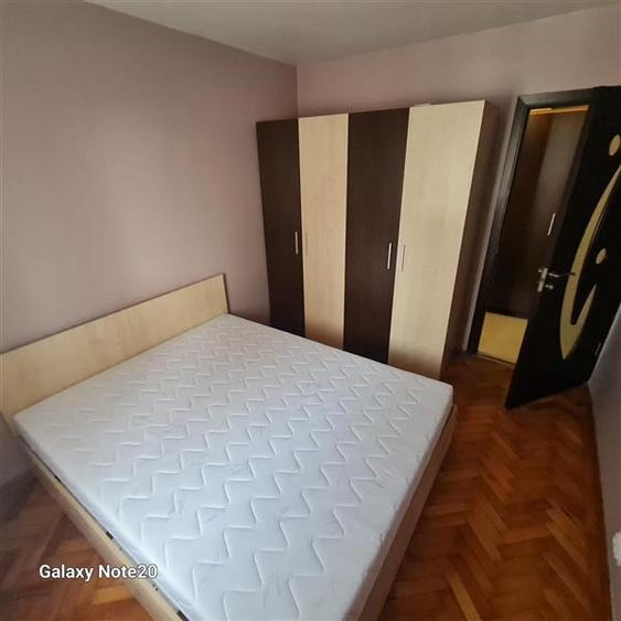 Apartament cu 3 camere decomandat, mobilat în P-ța Spitalului