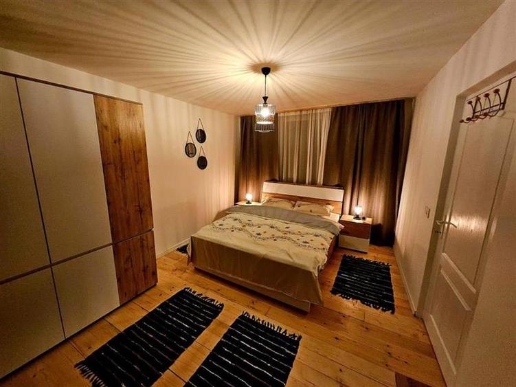 Apartament cu 2 camere semidecomandat, mobilat în Central