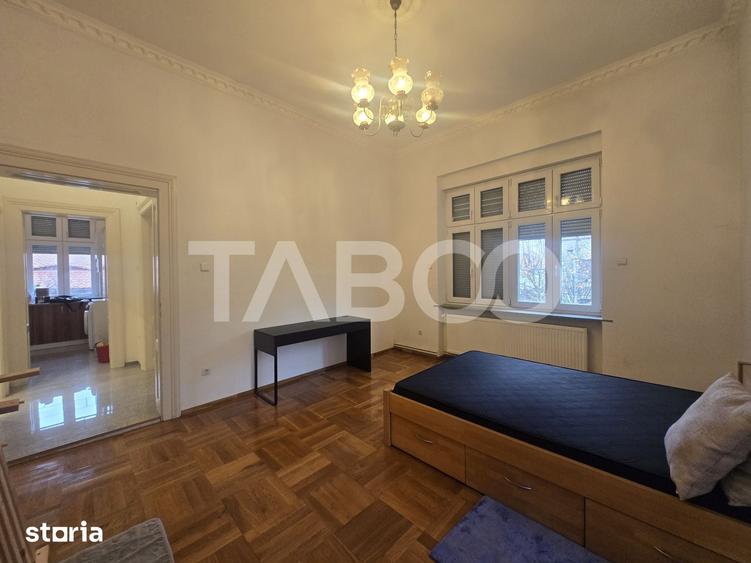 Apartament cu 3 camere semidecomandat în Central