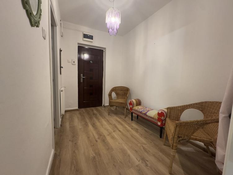 Apartament cu 2 camere semidecomandat, mobilat în Mioriței