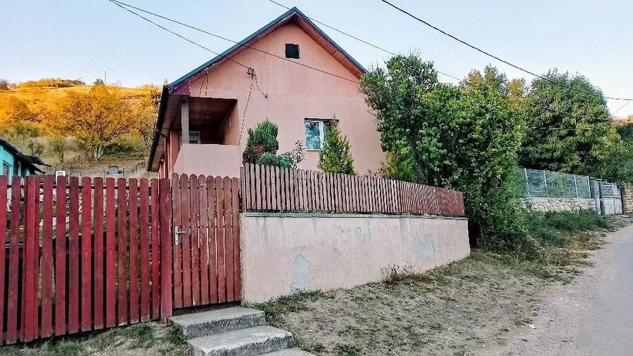 Casă cu 2 camere cu Teren 820 Mp în Suceagu