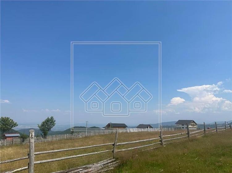 Teren Construcții intravilan de 800 mp, în Păltiniș