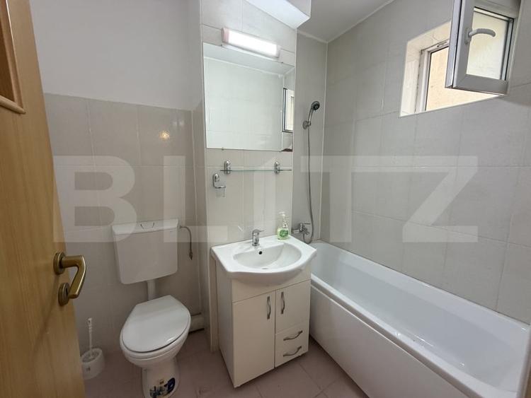 Apartament cu 3 camere decomandat, mobilat în Central
