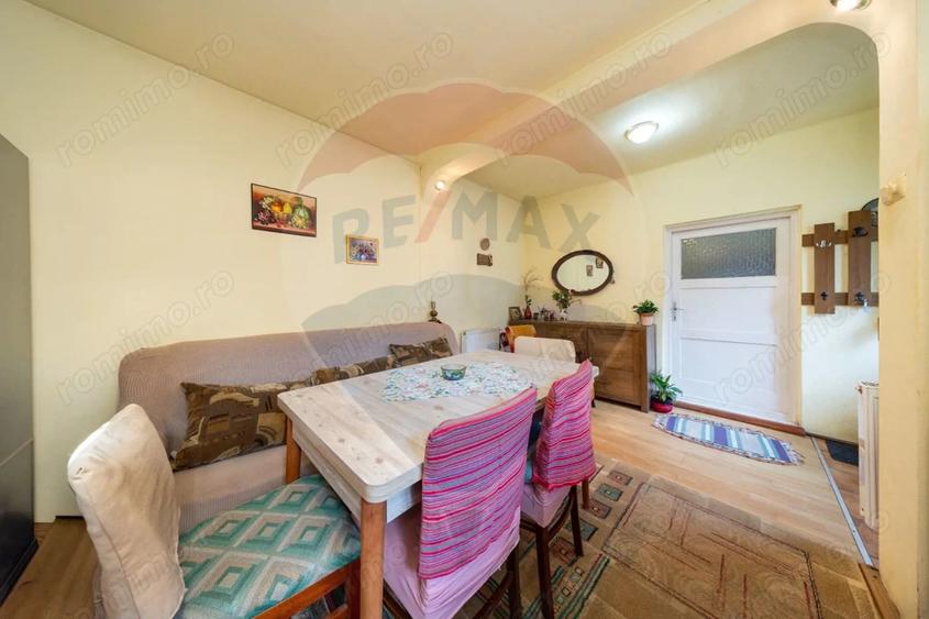 Casă cu 3 camere cu Teren 250 Mp în Cristian