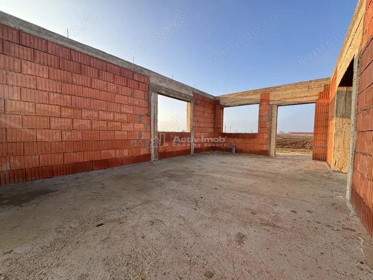 Casă cu Teren 560 Mp în Tărian