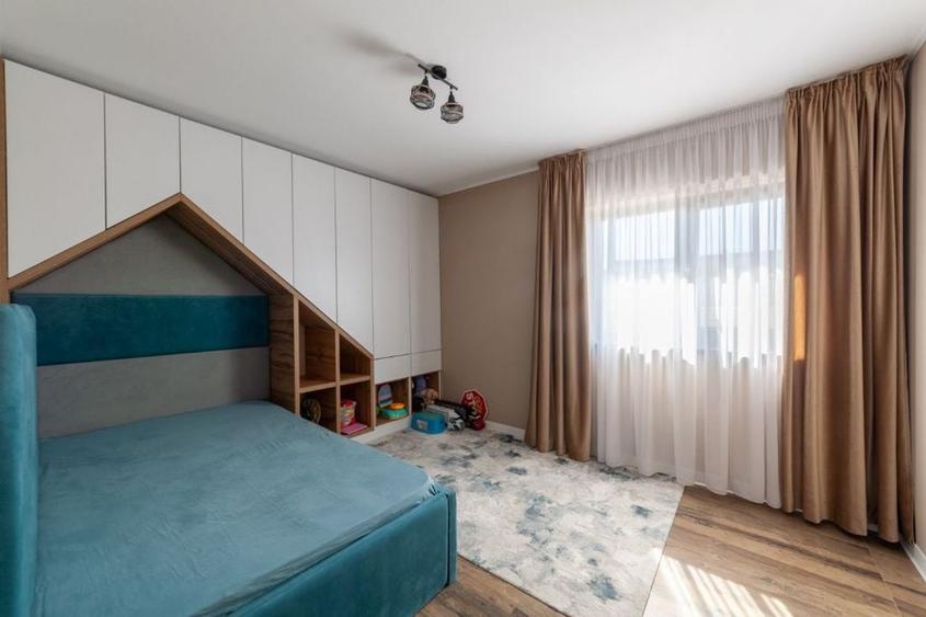Casă cu 4 camere cu Teren 500 Mp în Central