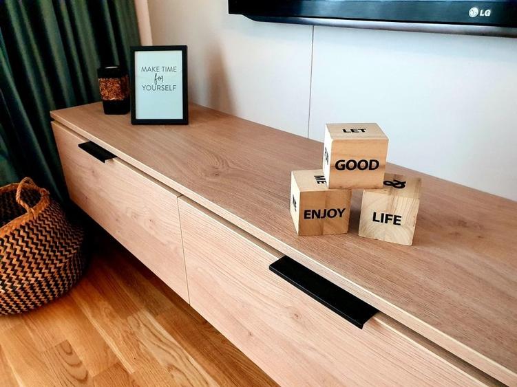 Apartament cu 2 camere semidecomandat, mobilat în 1 Mai