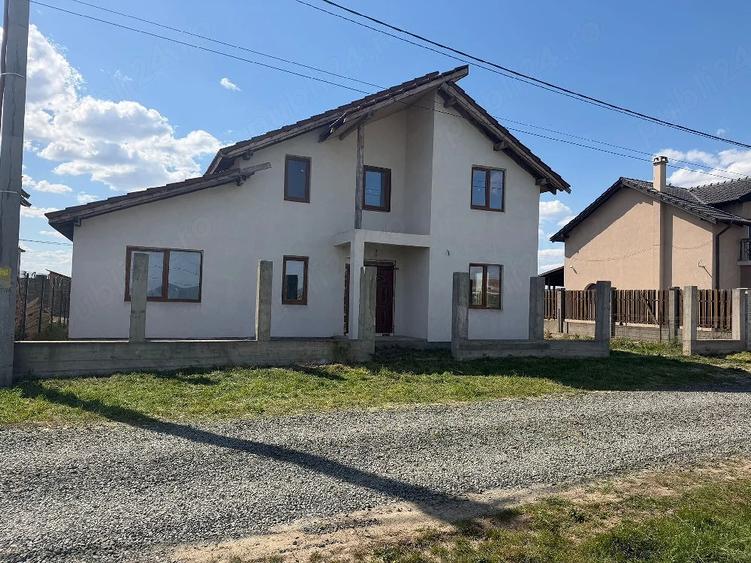 Casă cu 3 camere cu Teren 500 Mp în Mândruloc