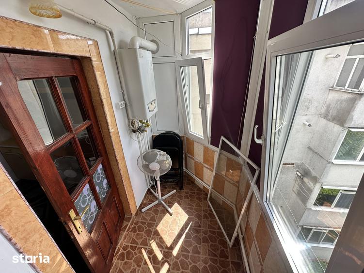 Apartament cu 2 camere decomandat în Calarași 4