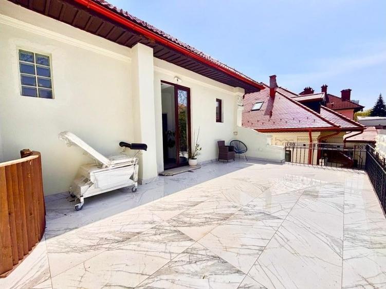 Casă cu 7 camere cu Teren 300 Mp în Dorobanți
