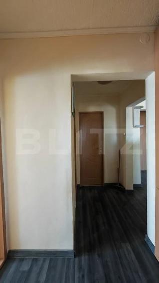 Apartament cu 3 camere,decomandat, zona Nufarul - 5