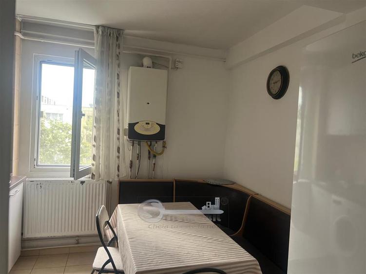 Apartament cu 2 camere semidecomandat, mobilat în Podu Roș