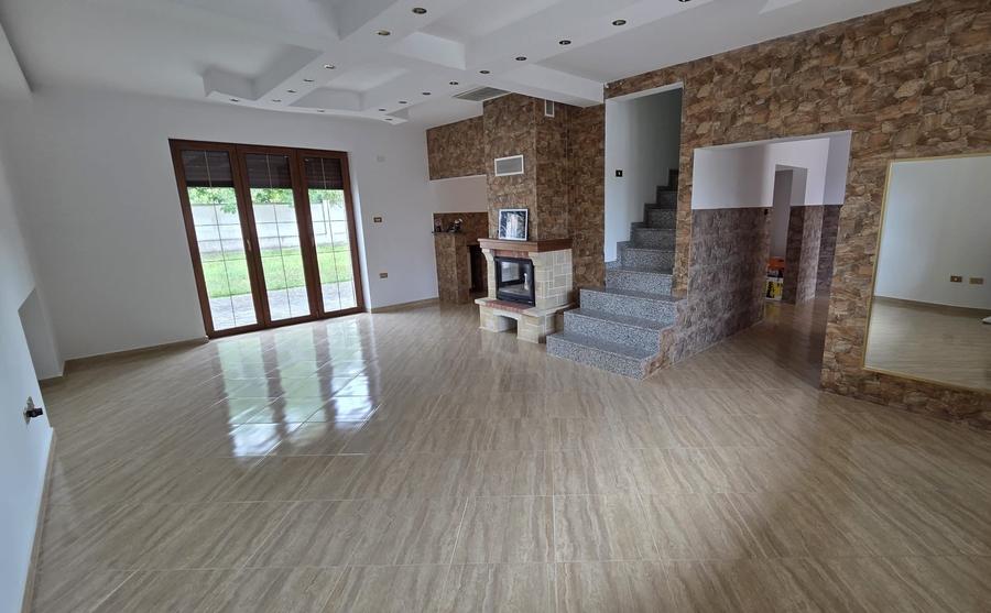 Casă individuală cu 6 camere cu Canalizare în Dancu