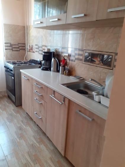 Apartament cu 4 camere decomandat în Berceni