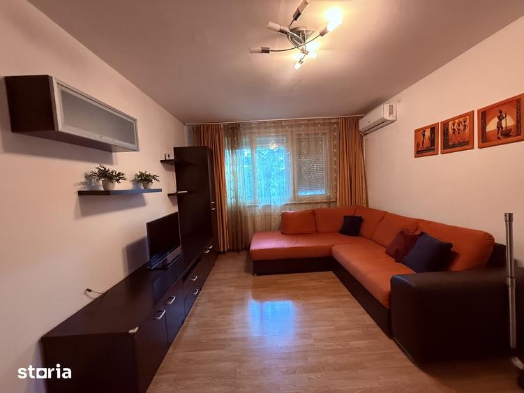 Apartament cu 3 camere semidecomandat în Drumul Taberei