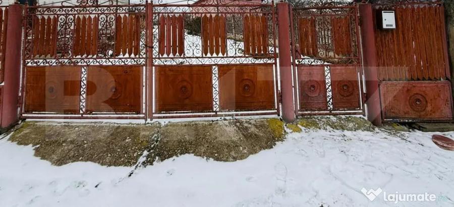 Casă cu 3 camere cu Teren 1948 Mp în Central